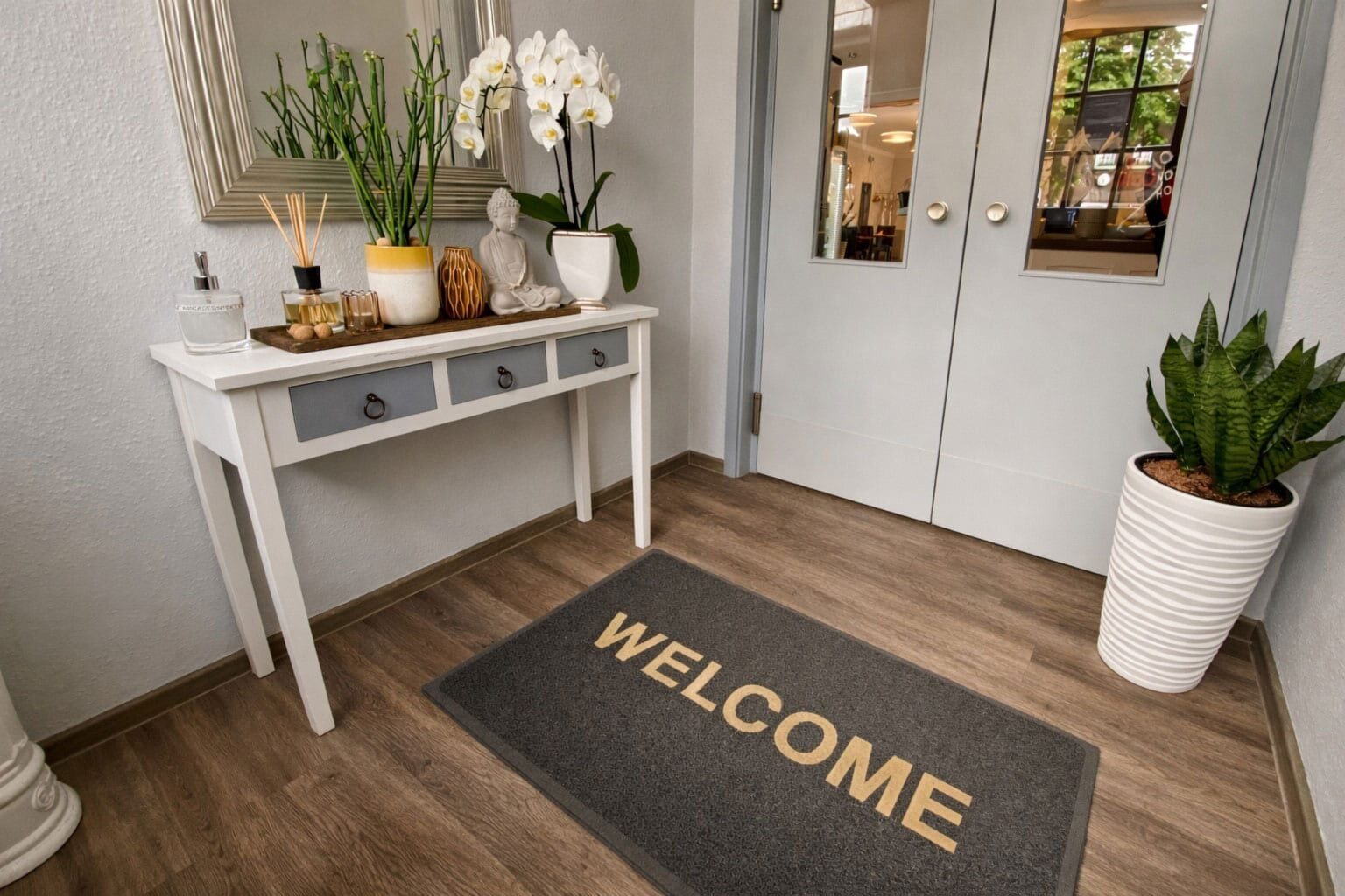 Der gemeinsame Eingangsbereich von Hotel und Restaurant
